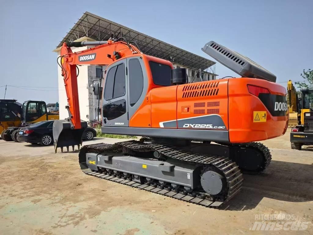 Doosan DX 225 LC Raupenbagger