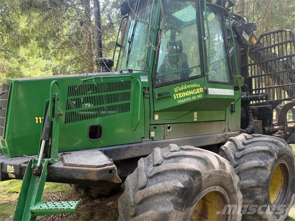 John Deere 1110 D Forwarder