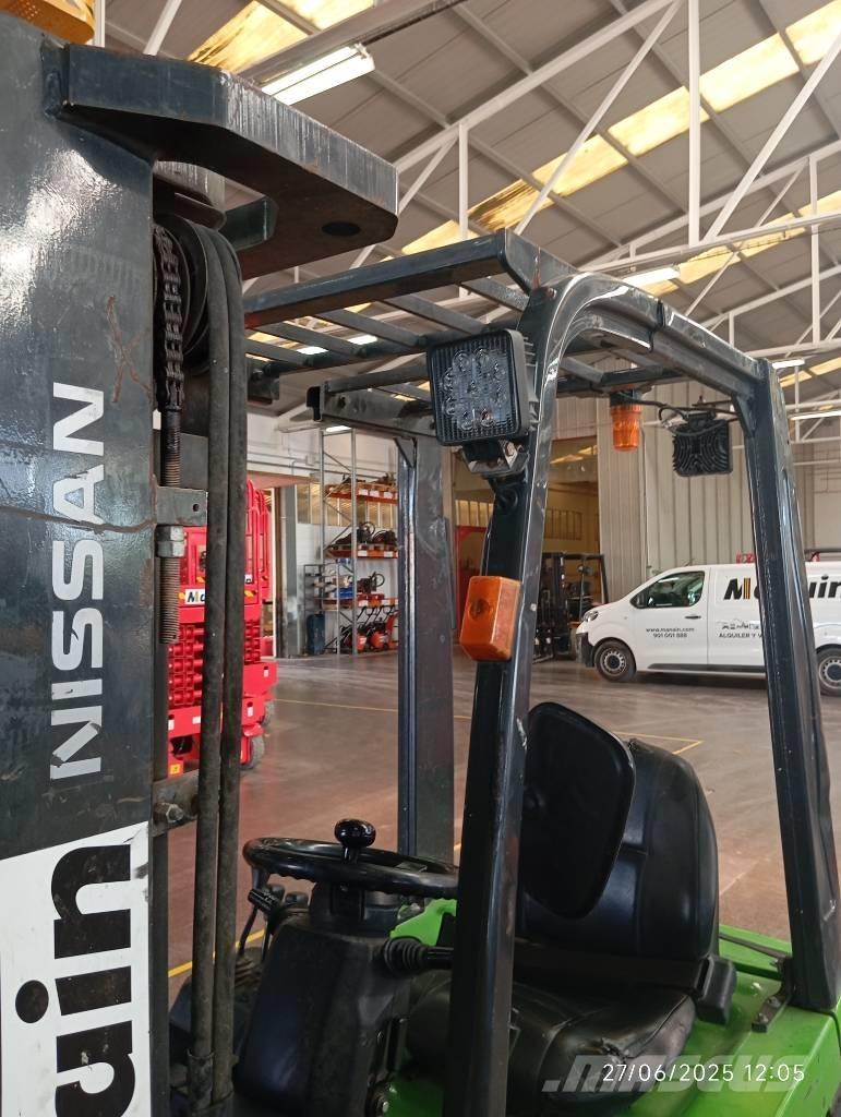 Nissan 1N1L180Q Diesel Stapler