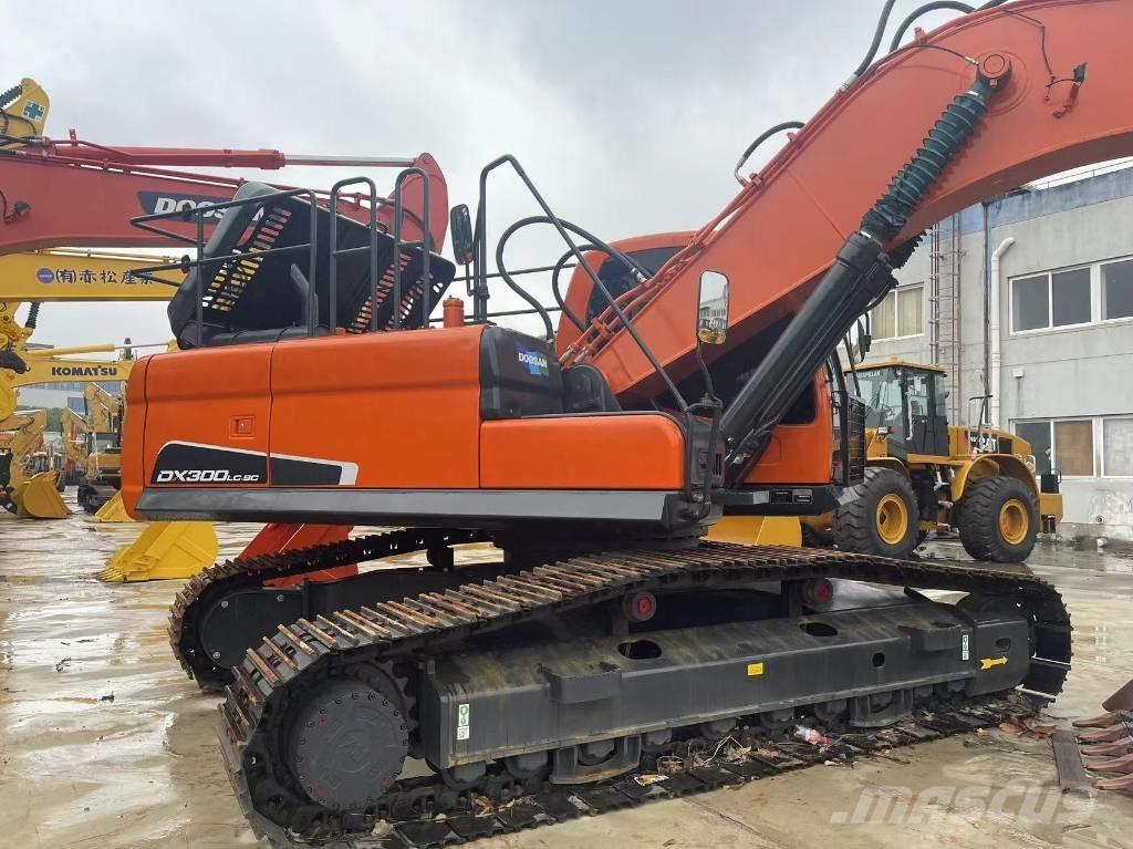 Doosan DX 300 LC Raupenbagger