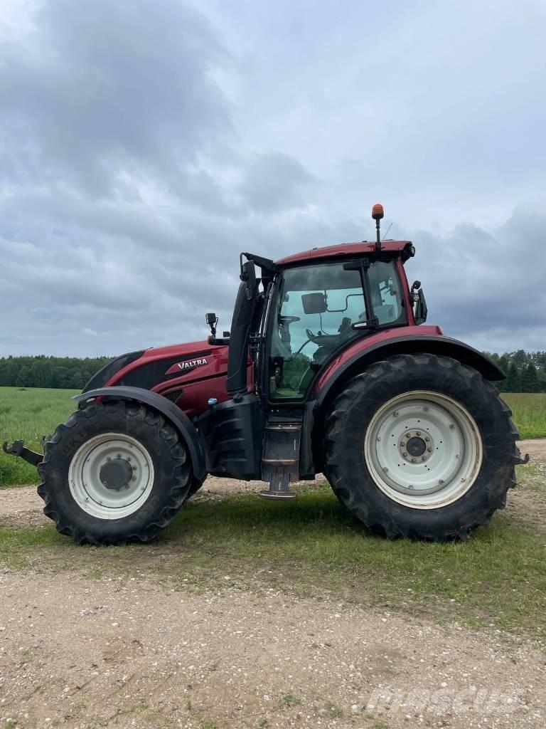 Valtra T 234 V Traktoren