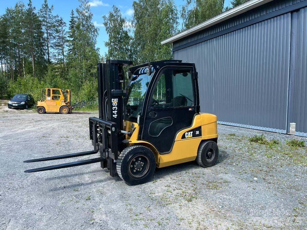 CAT DP 30 N Diesel Stapler