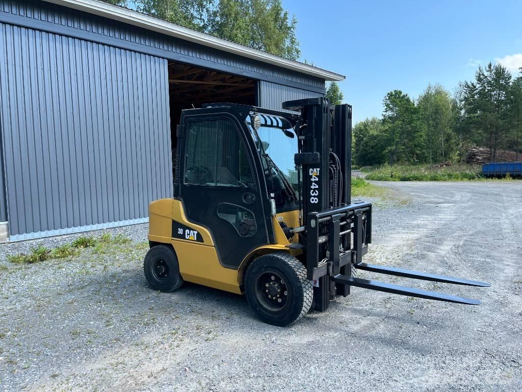 CAT DP 30 N Diesel Stapler