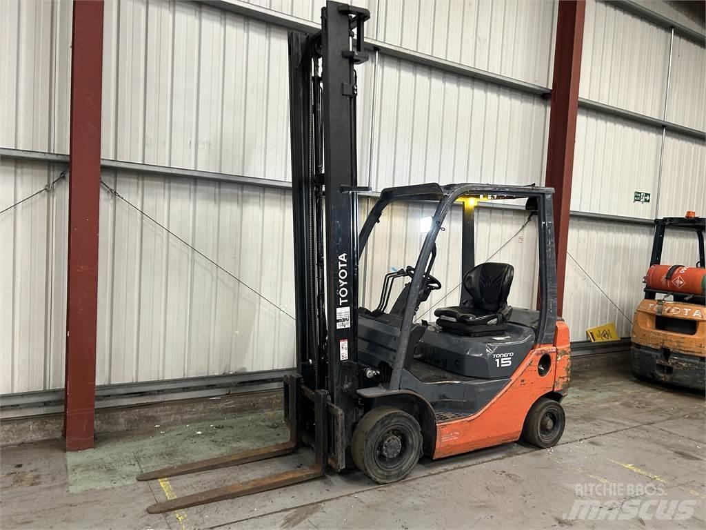 Toyota 02-8FDF15 Diesel Stapler