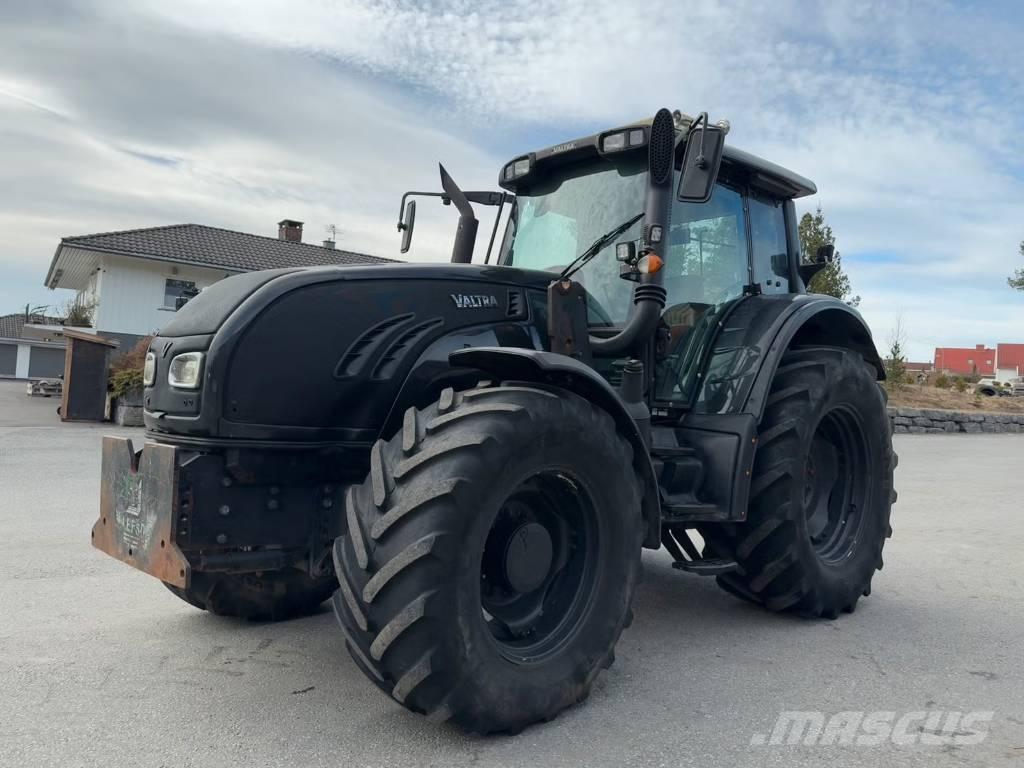 Valtra T 162 Traktoren