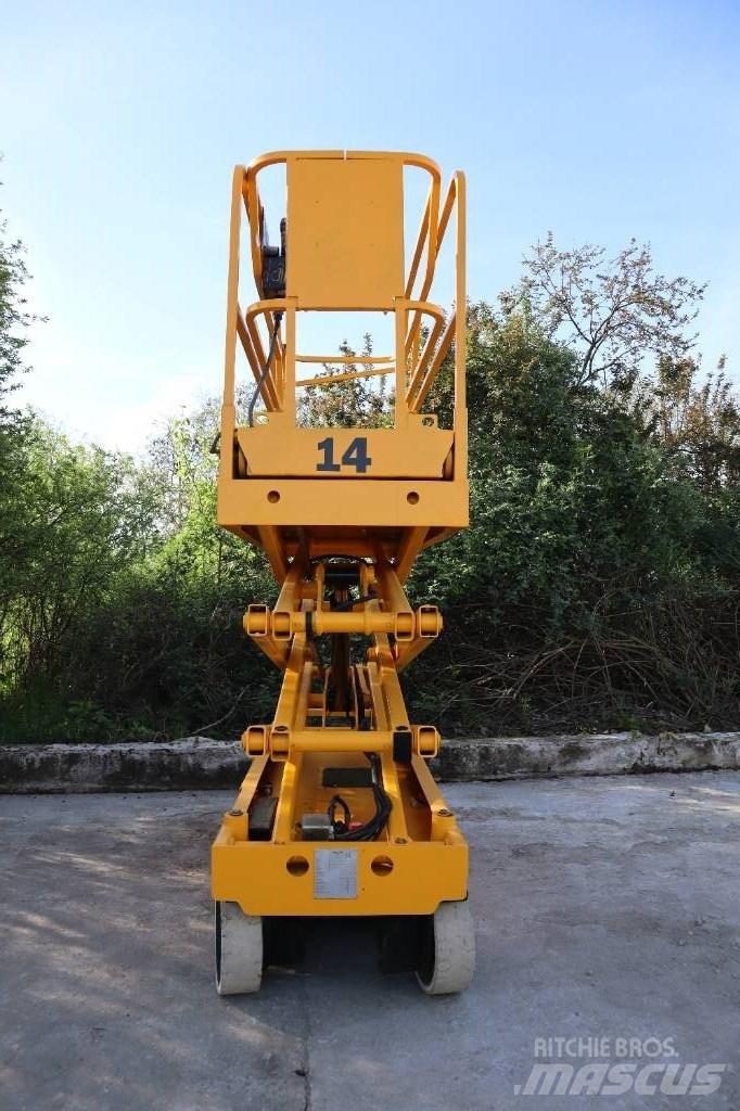 Haulotte Compact 8 Scheren-Arbeitsbühnen