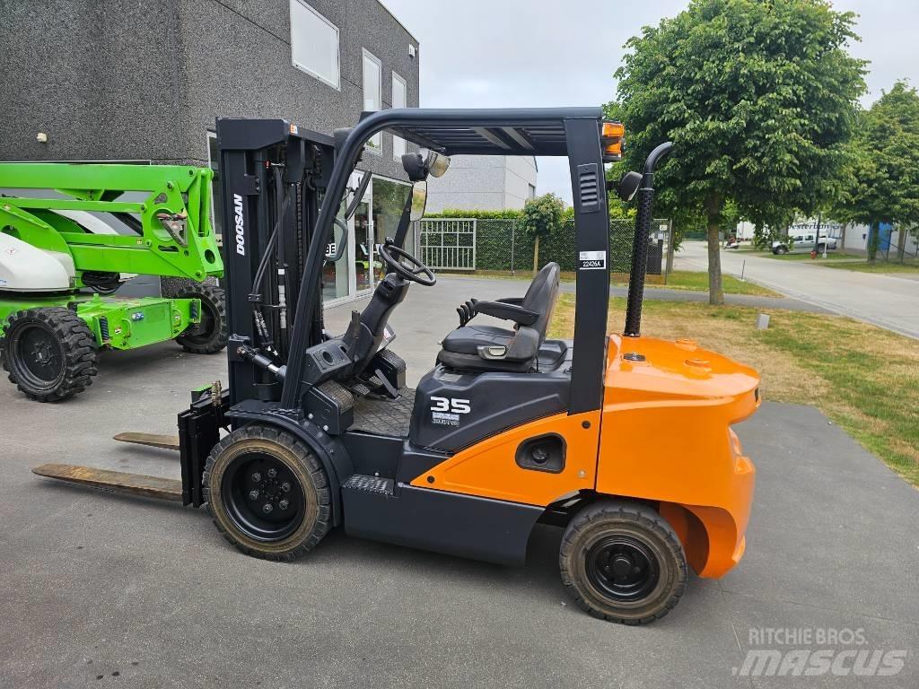 Doosan D 35 S-7 Diesel Stapler