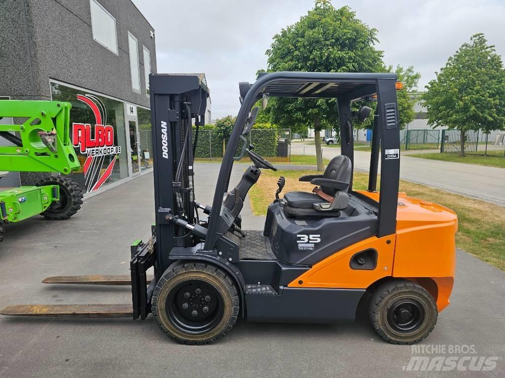 Doosan D 35 S-7 Diesel Stapler