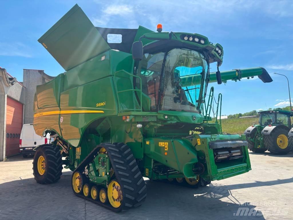 John Deere S 690 i Mähdrescher