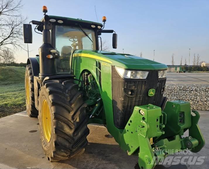 John Deere 8320 R Traktoren