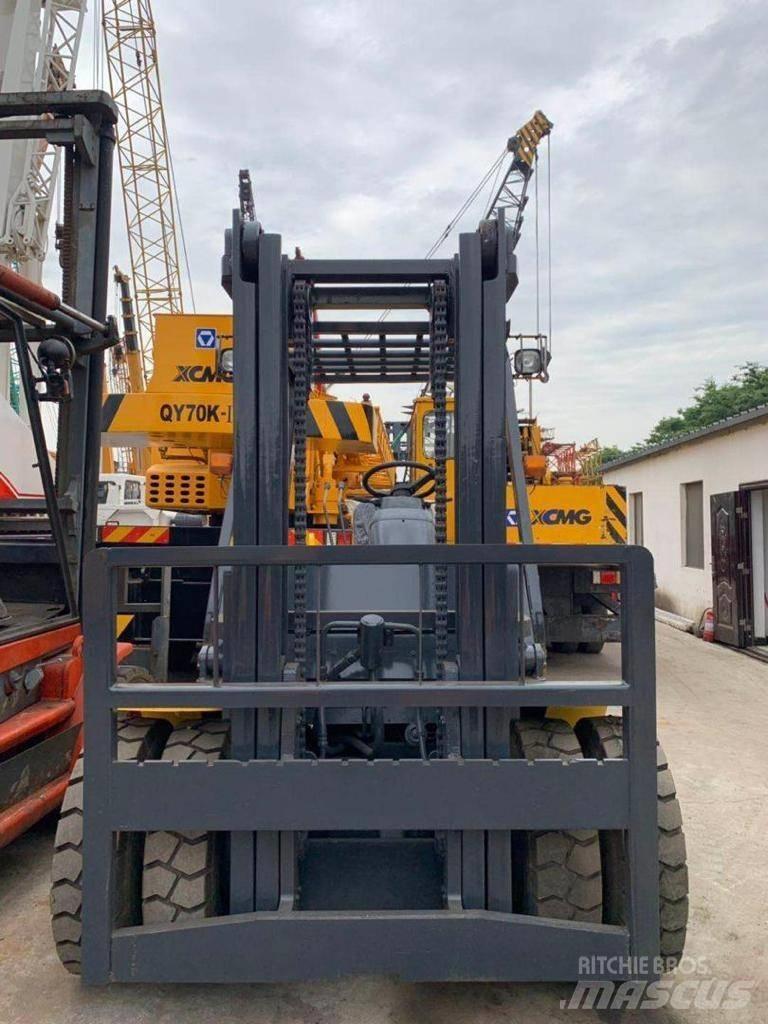 Komatsu 8 Ton Diesel Stapler