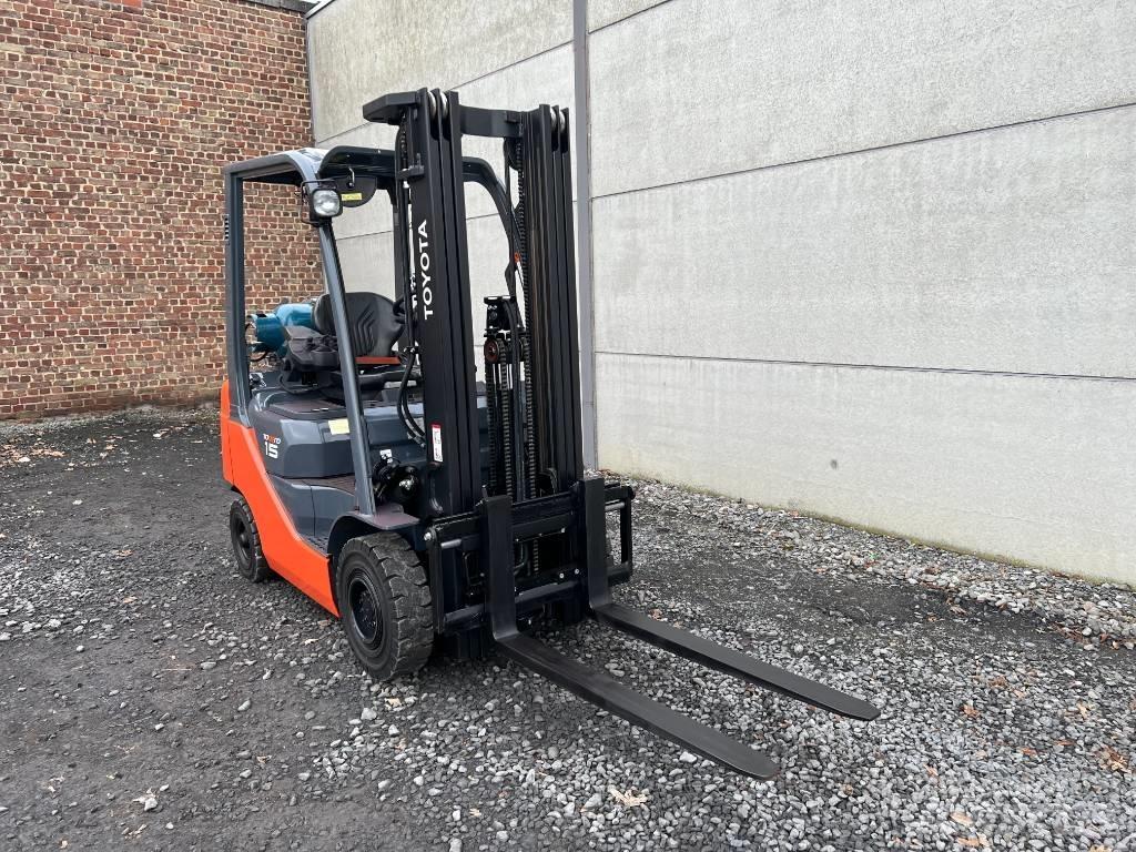 Toyota 02-8 FGF 15 Gas Stapler