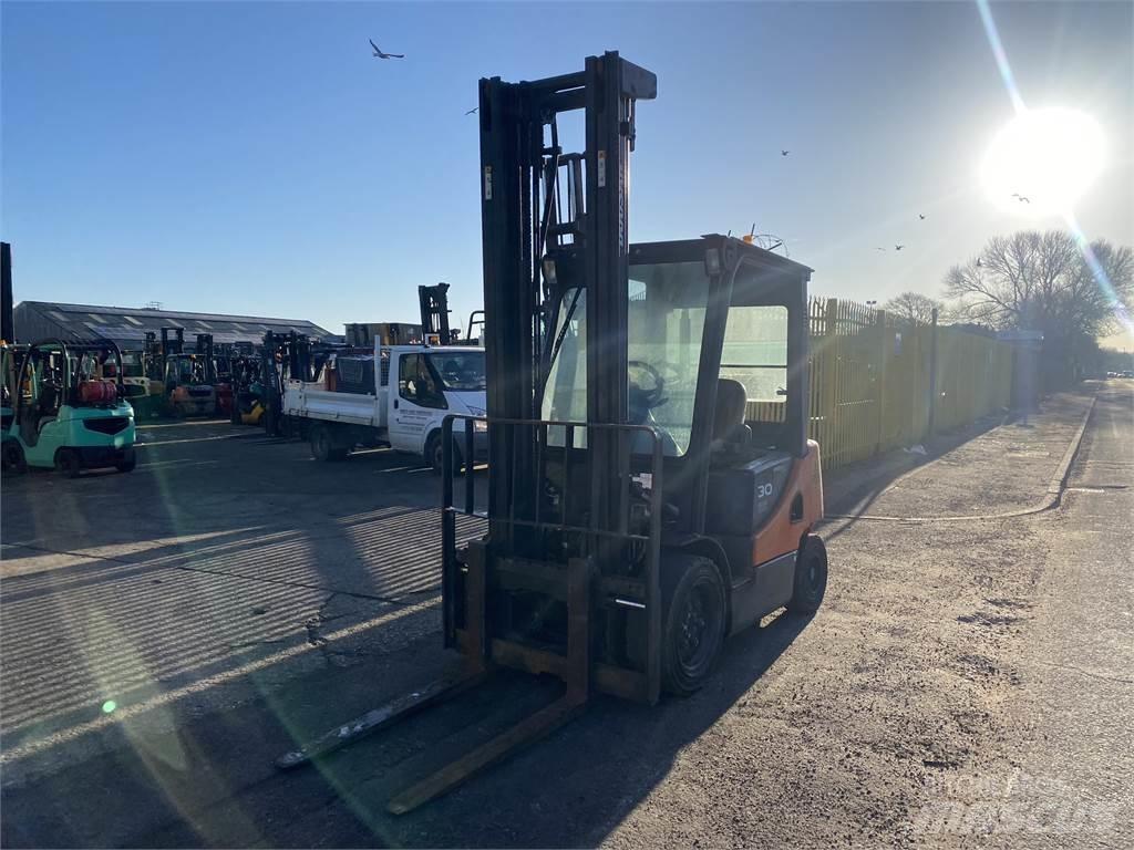 Doosan D30S-5 Diesel Stapler