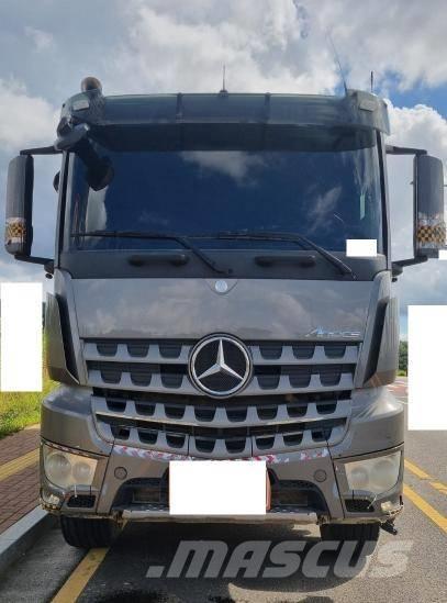 Mercedes-Benz 3951 Minidumper