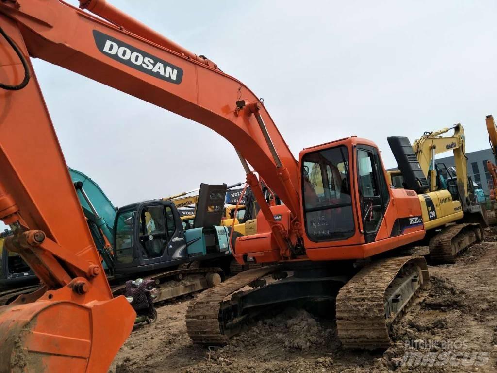 Doosan DX 225 LC Raupenbagger