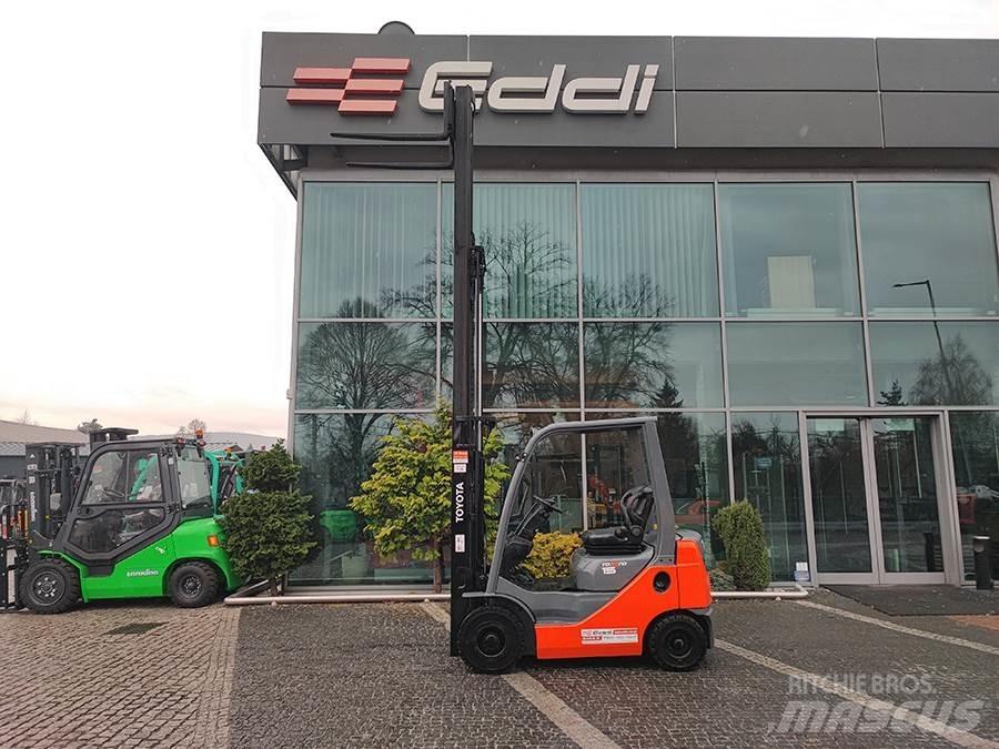 Toyota 02-8FDF15 Diesel Stapler