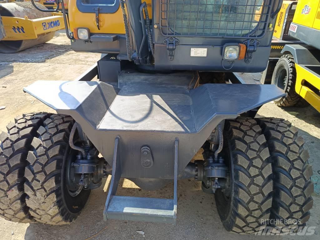 Xinyuan XYB75W-9 Raupenbagger