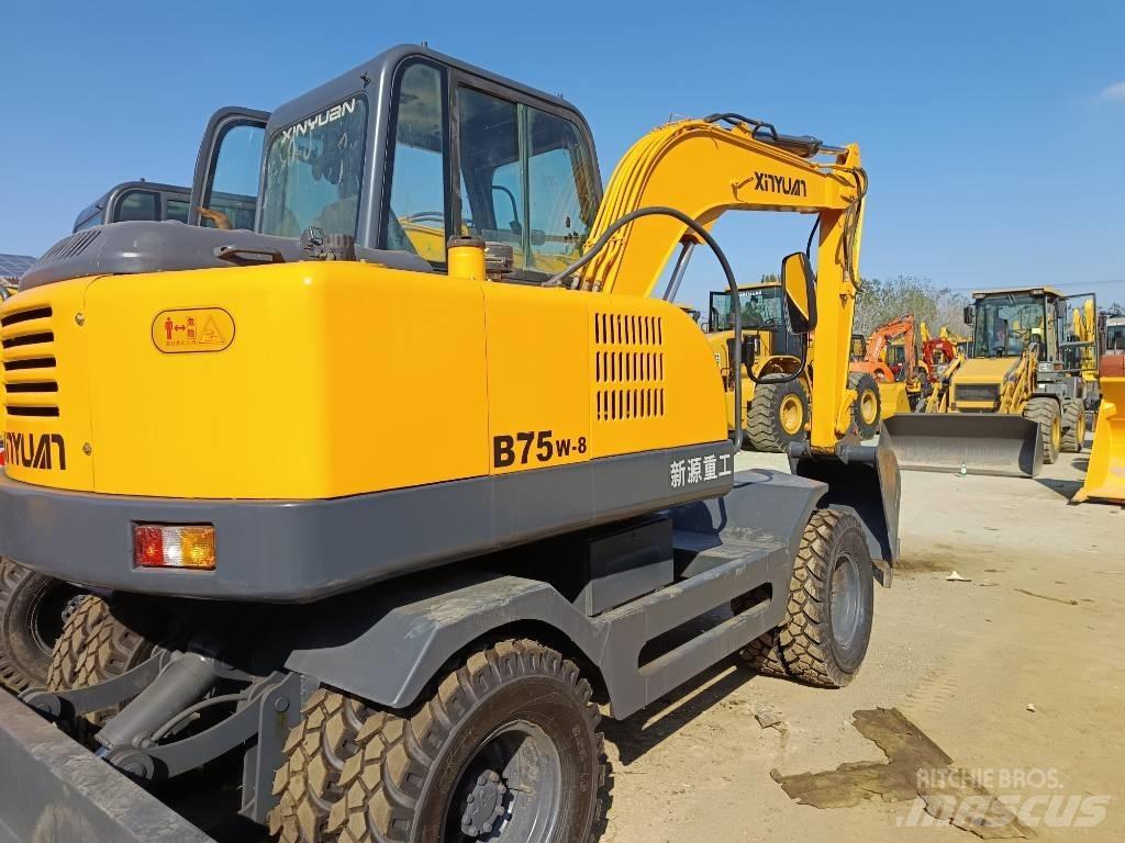 Xinyuan XYB75W-9 Raupenbagger