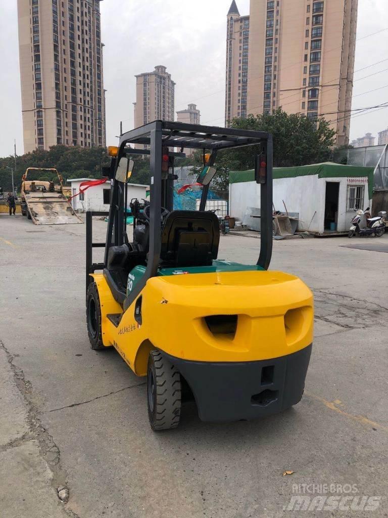 Komatsu FD30 Diesel Stapler