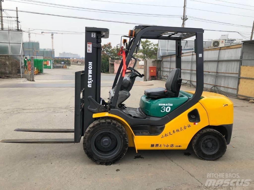 Komatsu FD30 Diesel Stapler