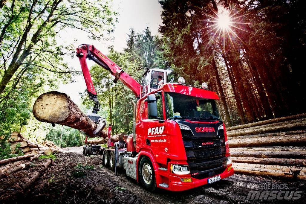 Scania R 590 Holzfahrzeuge