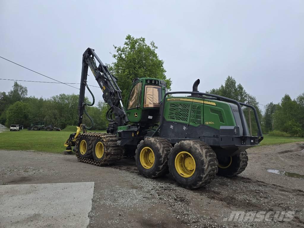 John Deere 1270 G Harvester