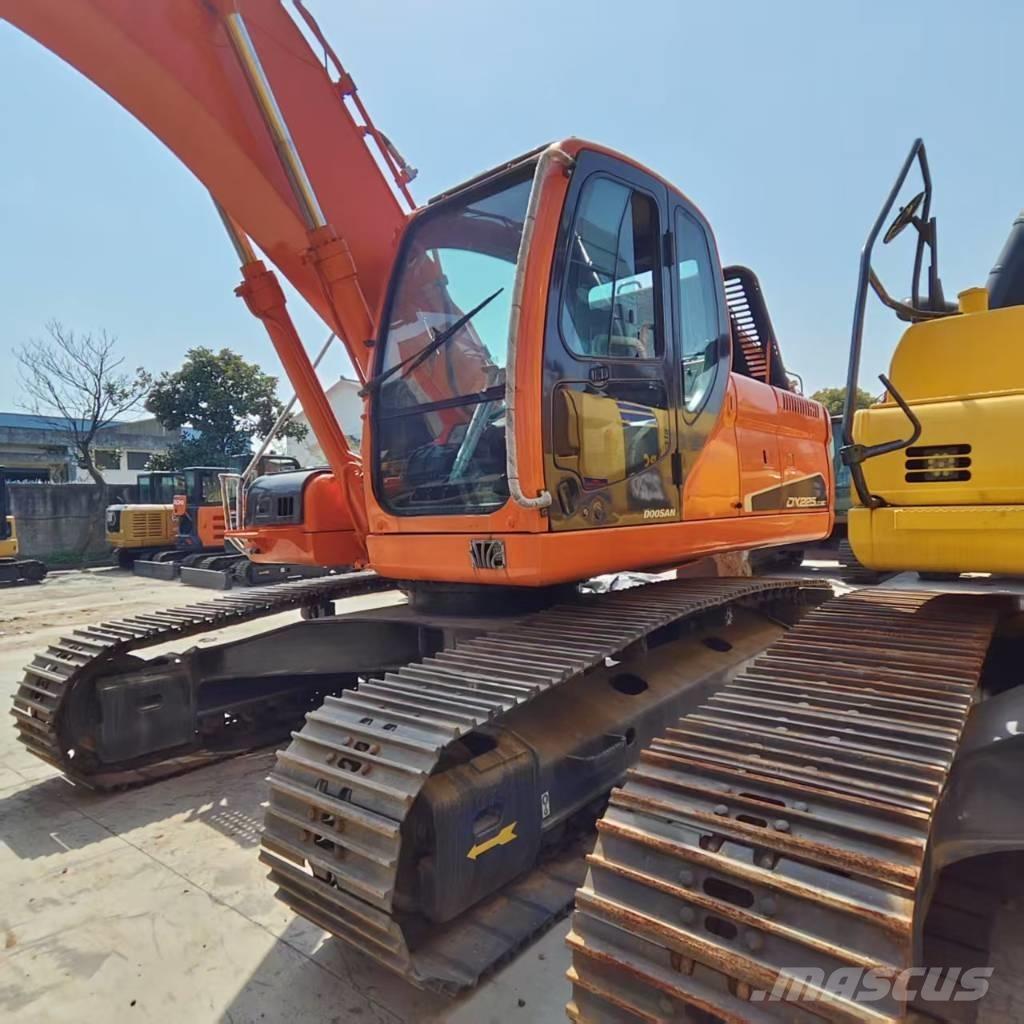 Doosan DX225LC-9C Raupenbagger