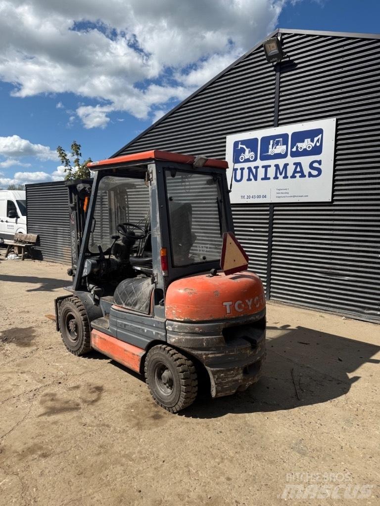 Toyota FD 25 Diesel Stapler