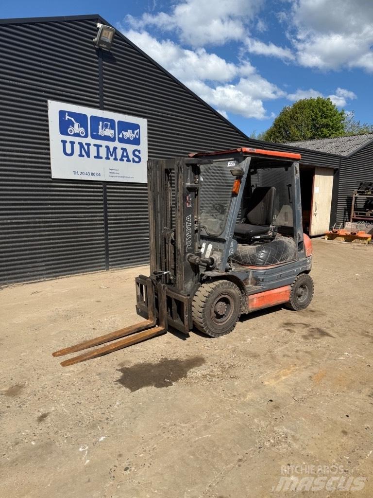Toyota FD 25 Diesel Stapler