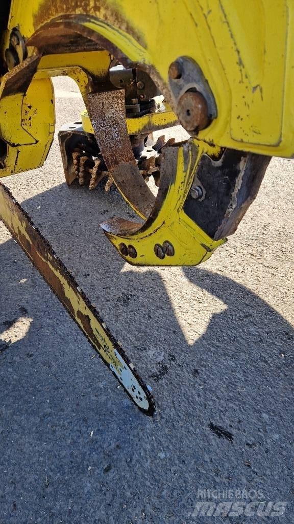 John Deere 1270 G Harvester