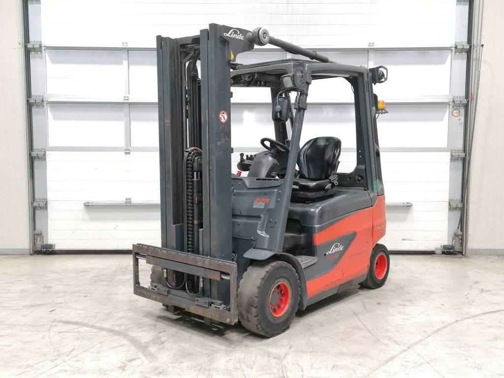 Linde E25-01 Elektro Stapler