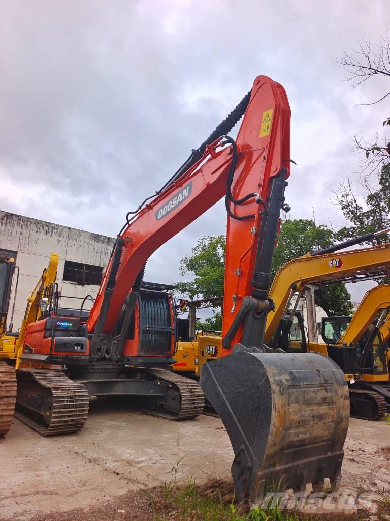 Doosan DX 300 LC-9C Raupenbagger