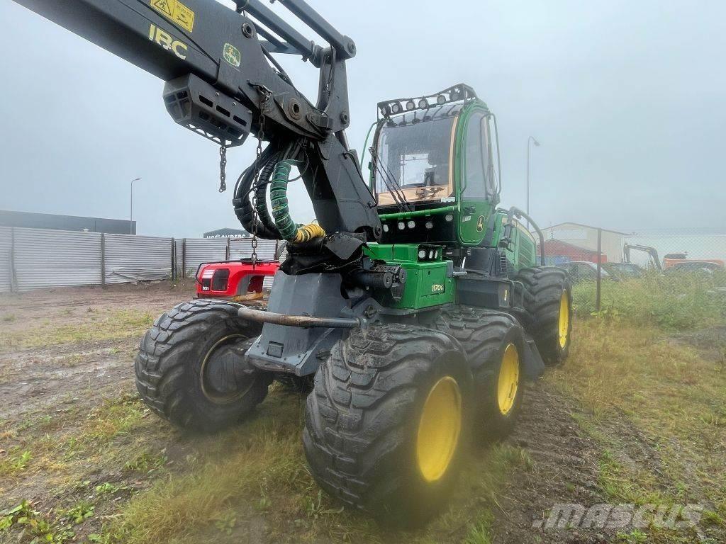 John Deere 1170G Harvester