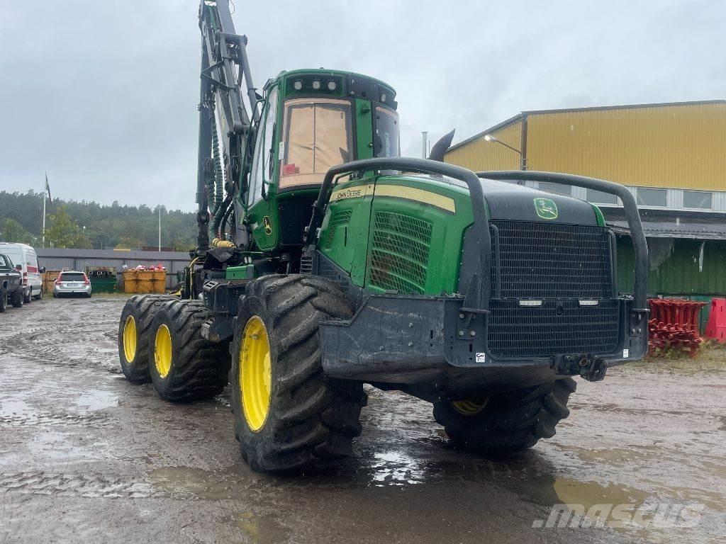 John Deere 1170G Harvester