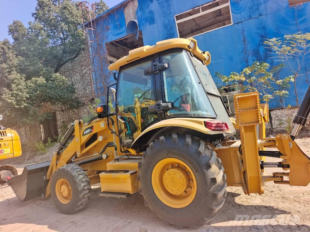 CAT 420F  NEW MACHINE Baggerlader