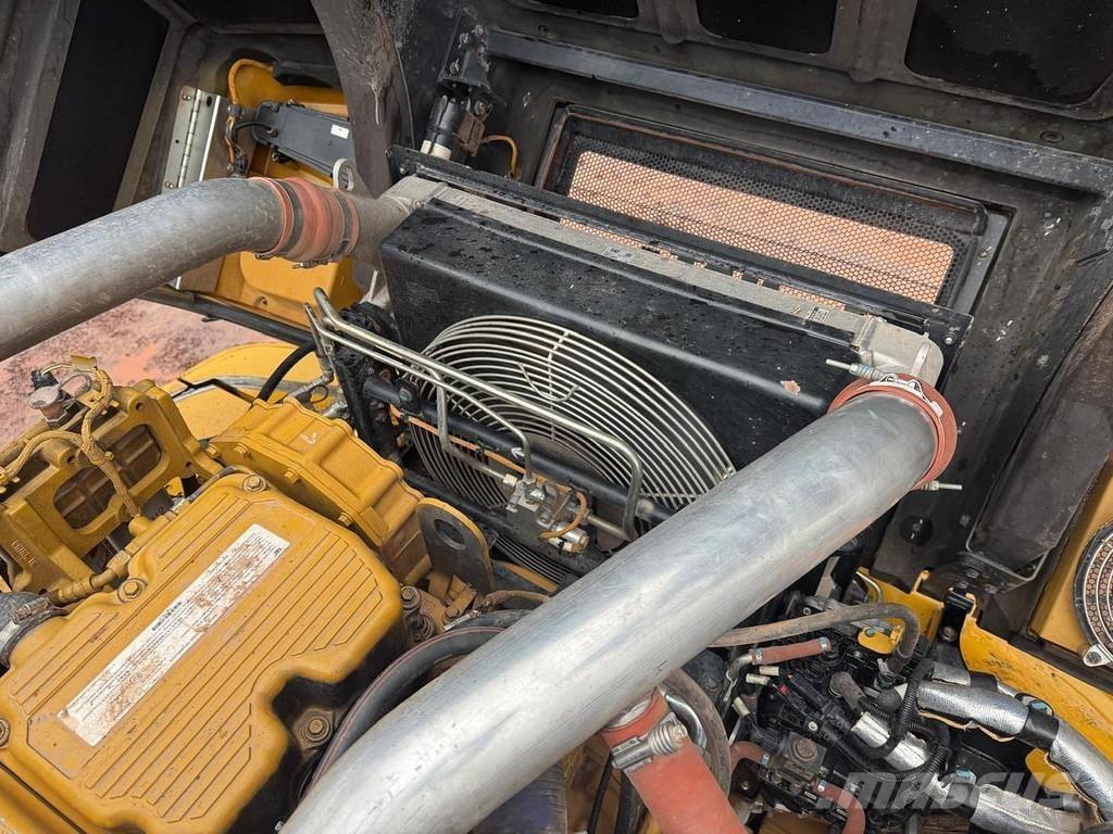 CAT 745 C Dumper - Knickgelenk