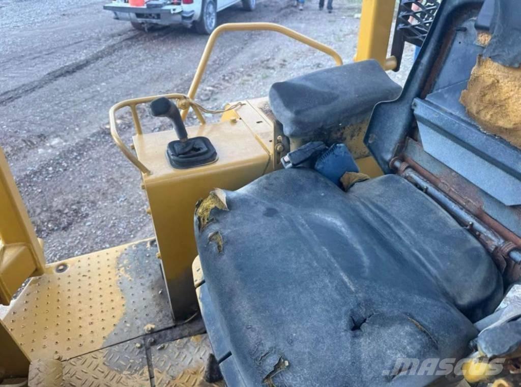 CAT D4C3 Bulldozer