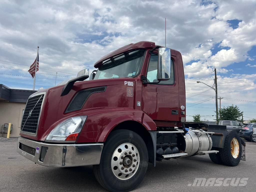Volvo VNL 42 T300 Sattelzugmaschinen