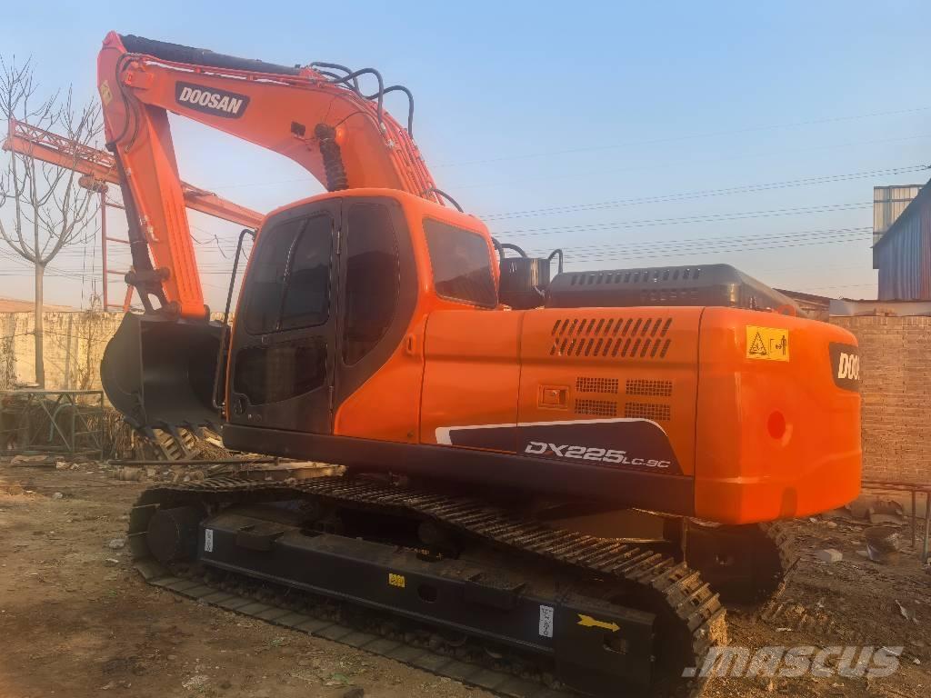 Doosan DX 225 LC Raupenbagger