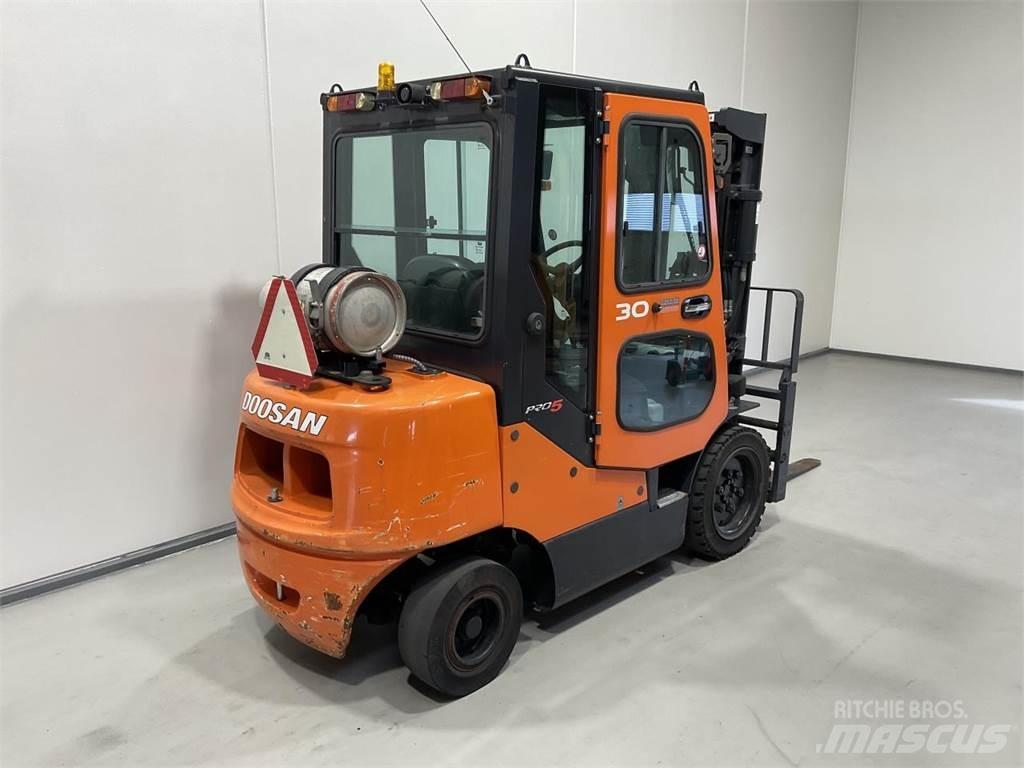 Doosan G30E-5 Gas Stapler