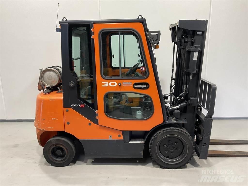Doosan G30E-5 Gas Stapler
