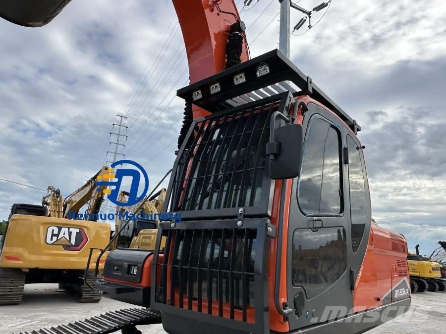 Doosan DX 225 LCA Raupenbagger