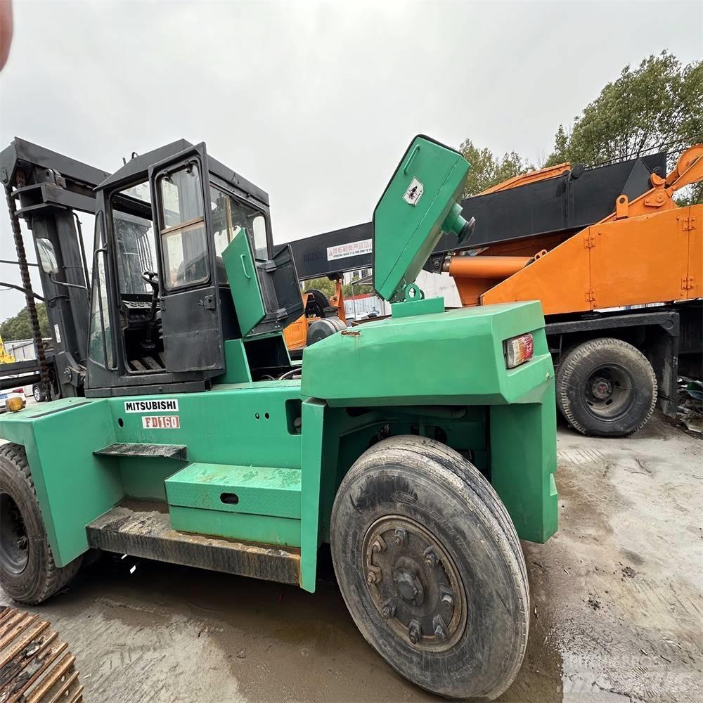 Mitsubishi FD160 Diesel Stapler