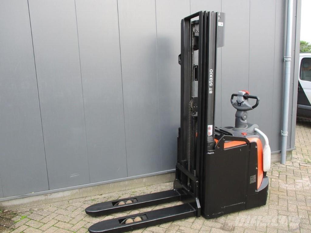 Toyota SPE120 Gabelstapler mit Fahrerstand