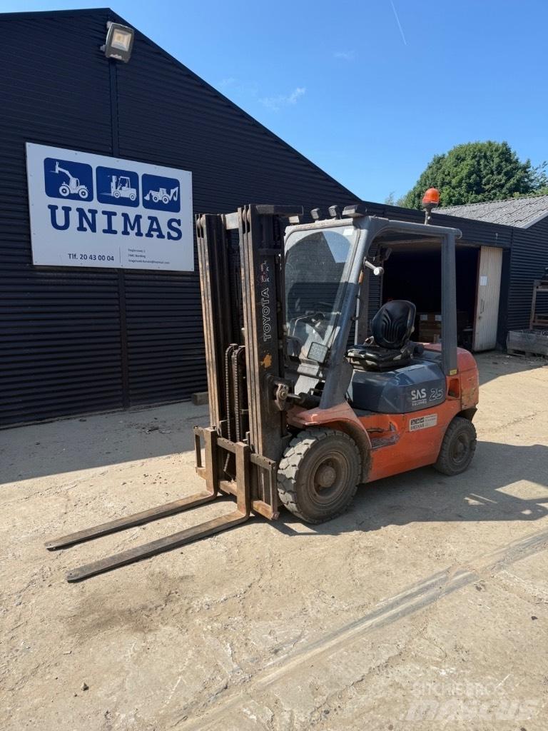 Toyota FD 25 Diesel Stapler