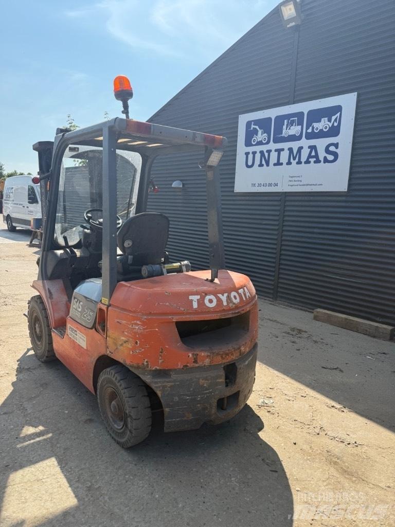 Toyota FD 25 Diesel Stapler