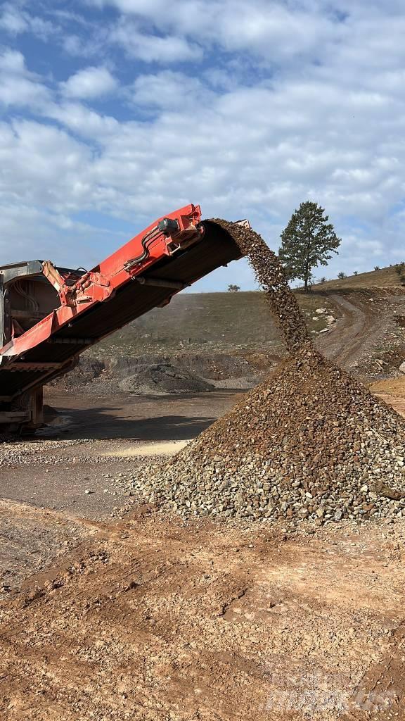 Sandvik QI240 Mobile Brecher