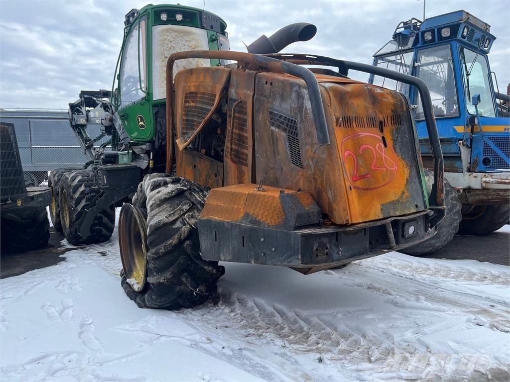 John Deere 1270G Harvester