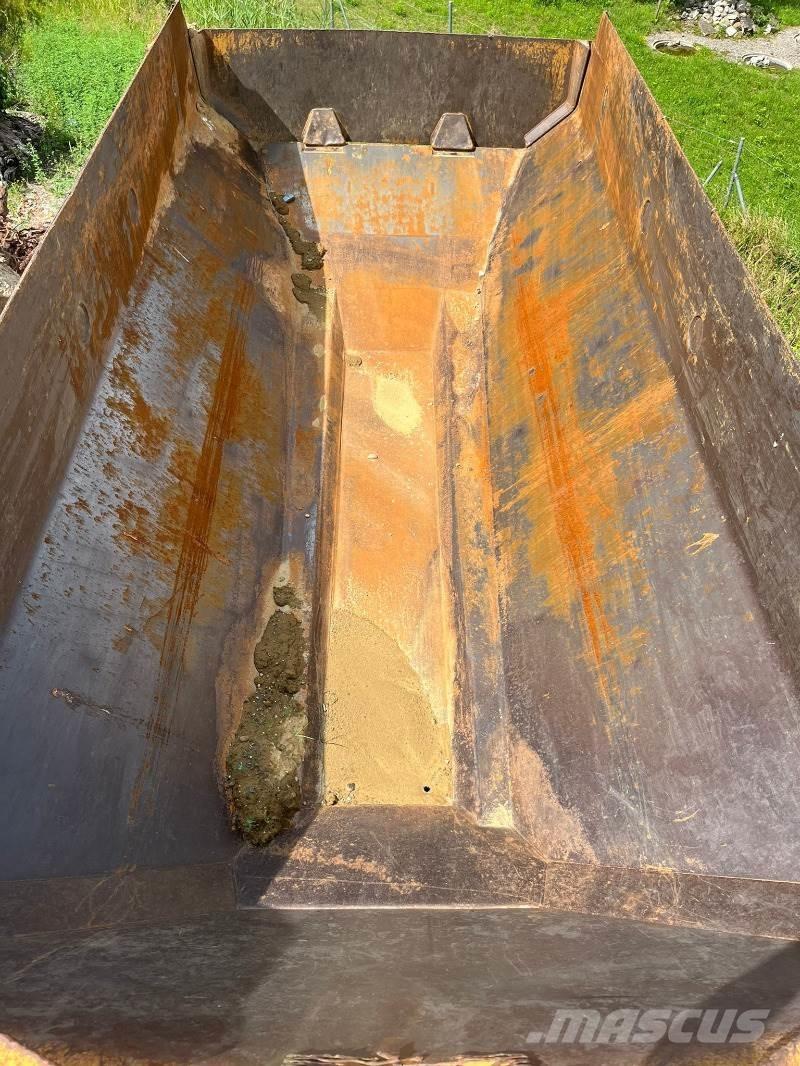 CAT 725 Dumper - Knickgelenk