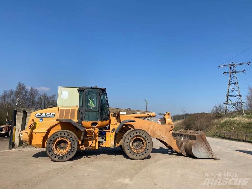 CASE 821 F Radlader